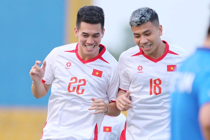 Tien Linh은 하노이 공안과의 친선 경기에서 베트남 대표팀을 위해 득점했습니다. 사진: Thanh Vu