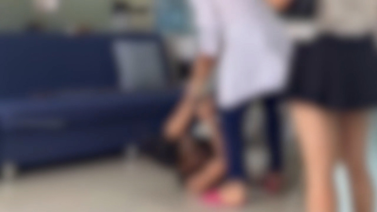 La police enquete sur l'affaire d'un client agresse et battu pour avoir des biens lorsqu'il s'est rendu en dentisterie a Ho Chi Minh-Ville