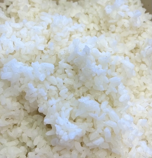 Consuming sugar and refined starches such as white bread, white rice, carbonated soft drinks, and fast food can be one of the causes of hormonal changes. Photo: Kieu Vu