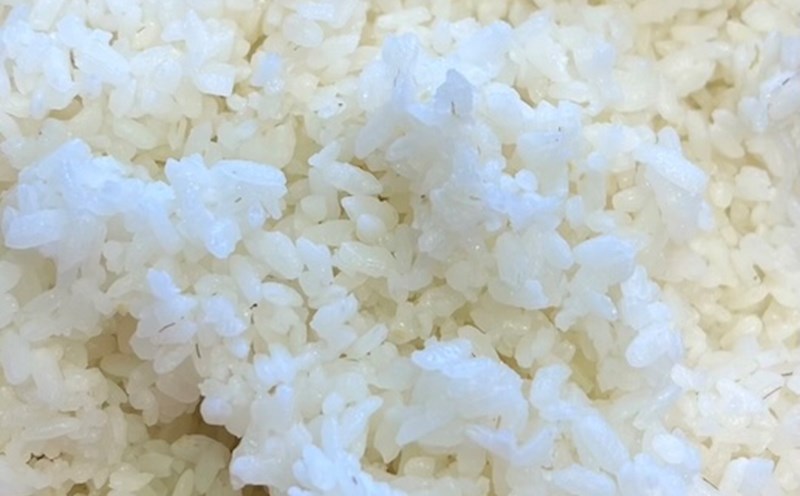 Consuming sugar and refined starches such as white bread, white rice, carbonated soft drinks, and fast food can be one of the causes of hormonal changes. Photo: Kieu Vu
