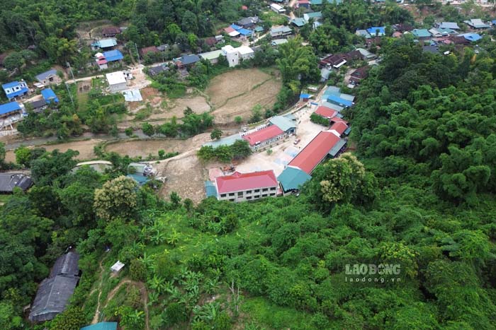 Chieng So Secondary School for Ethnic Minorities, Muong Luan Commune, Dien Bien Province is facing the risk of landslides. Photo: Quang Dat
