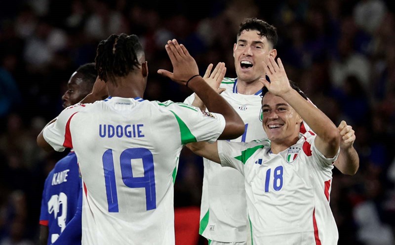 Today's football match schedule is notable for the Israel - Italy match. Photo: AFP