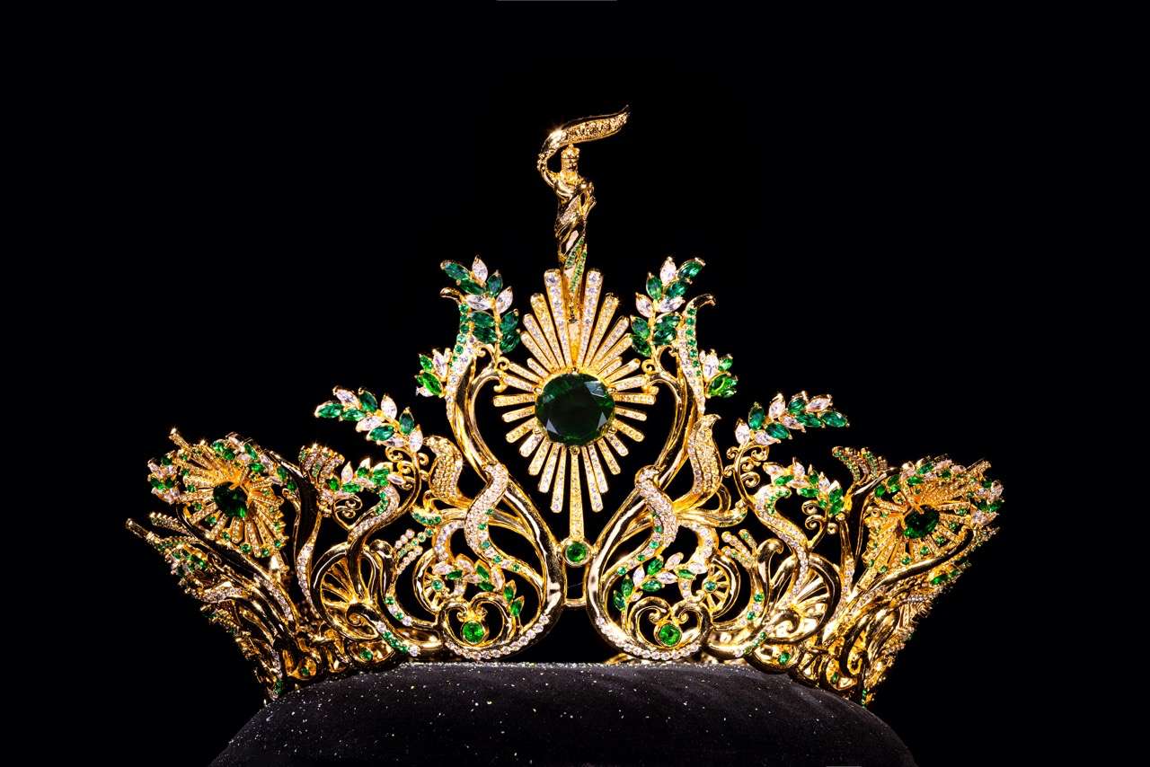 새로운 미스 왕관. 사진: 황금 연꽃.