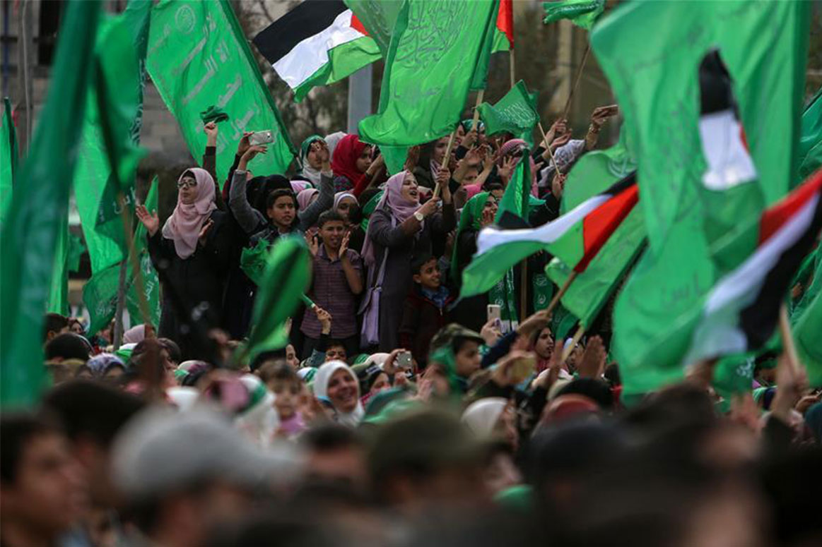 2018년 12월 하마스 창립 31주년 기념 행진 중인 팔레스타인 사람들. 사진: 신화통신