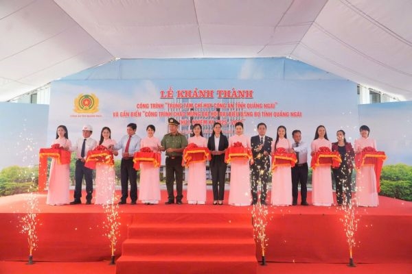 Quang Ngai省警察指揮センターの開所式の切手。写真:Vo Ngoc Hung