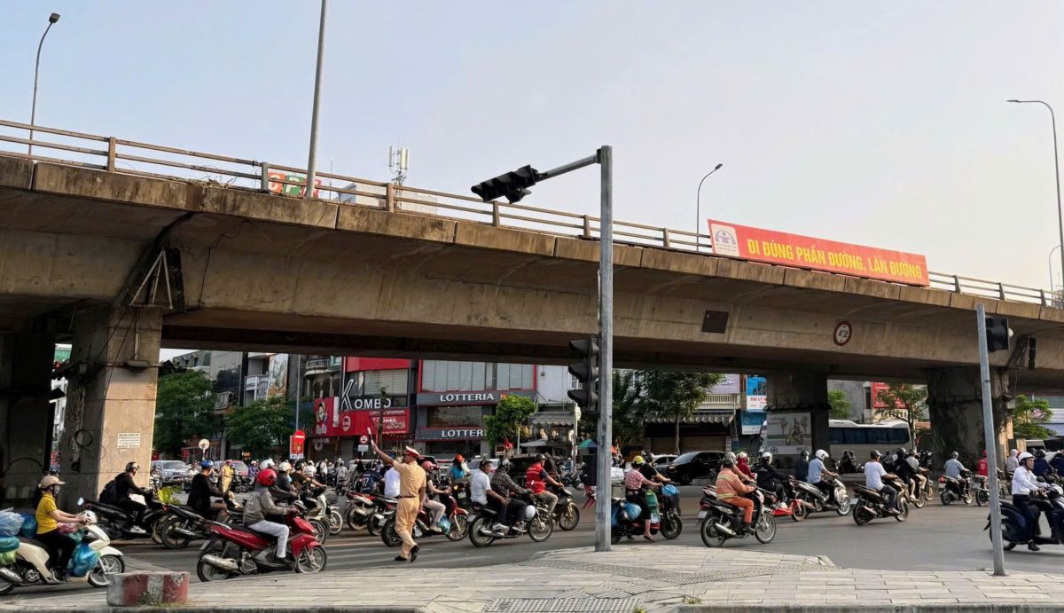 Hai Phong renforce la gestion des couloirs de securite routiere et le traitement des violations de la prevention et de la lutte contre les incendies dans l'utilisation des infrastructures de transport. Photo : Bureau TTDT Hai Phong