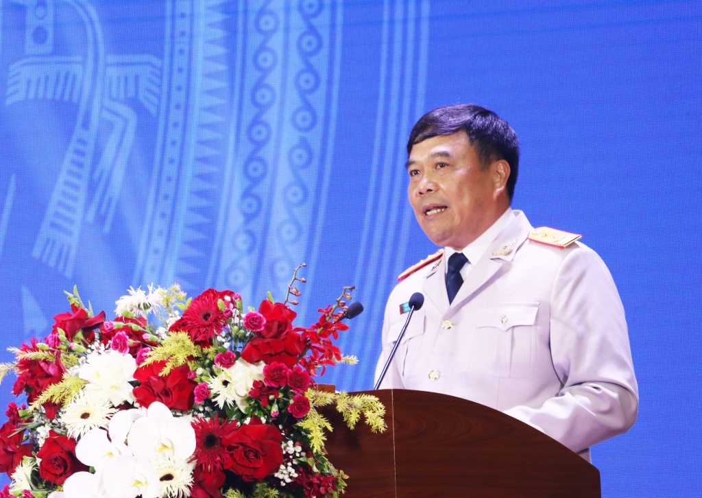 Le realisateur Nguyen Van Tho a pris la parole lors de la ceremonie. Photo: Quang suspendu.