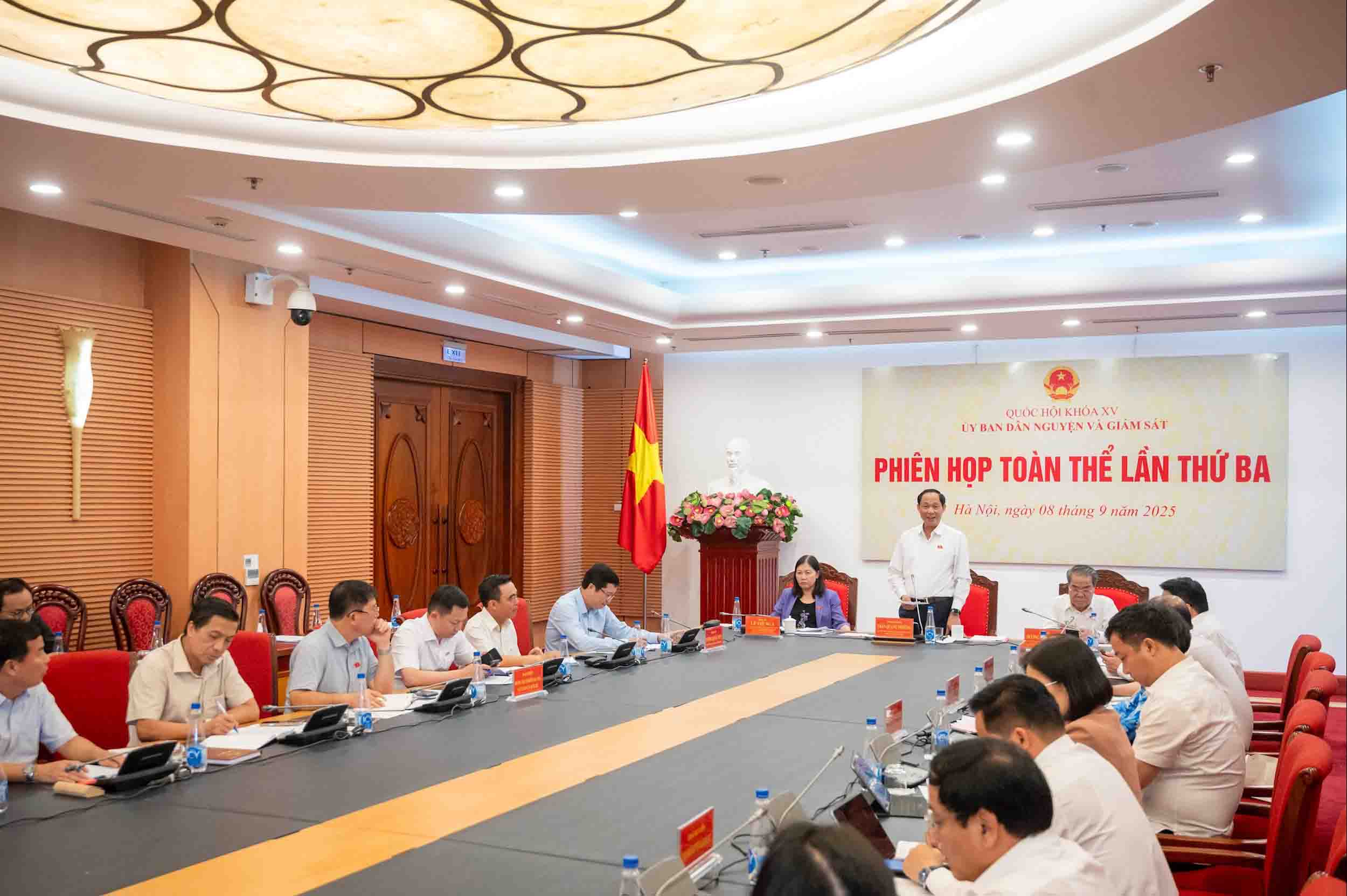 So nguoi den co quan hanh chinh nha nuoc khieu nai, to cao, kien nghi, phan anh giam. Anh: Pham Thang.