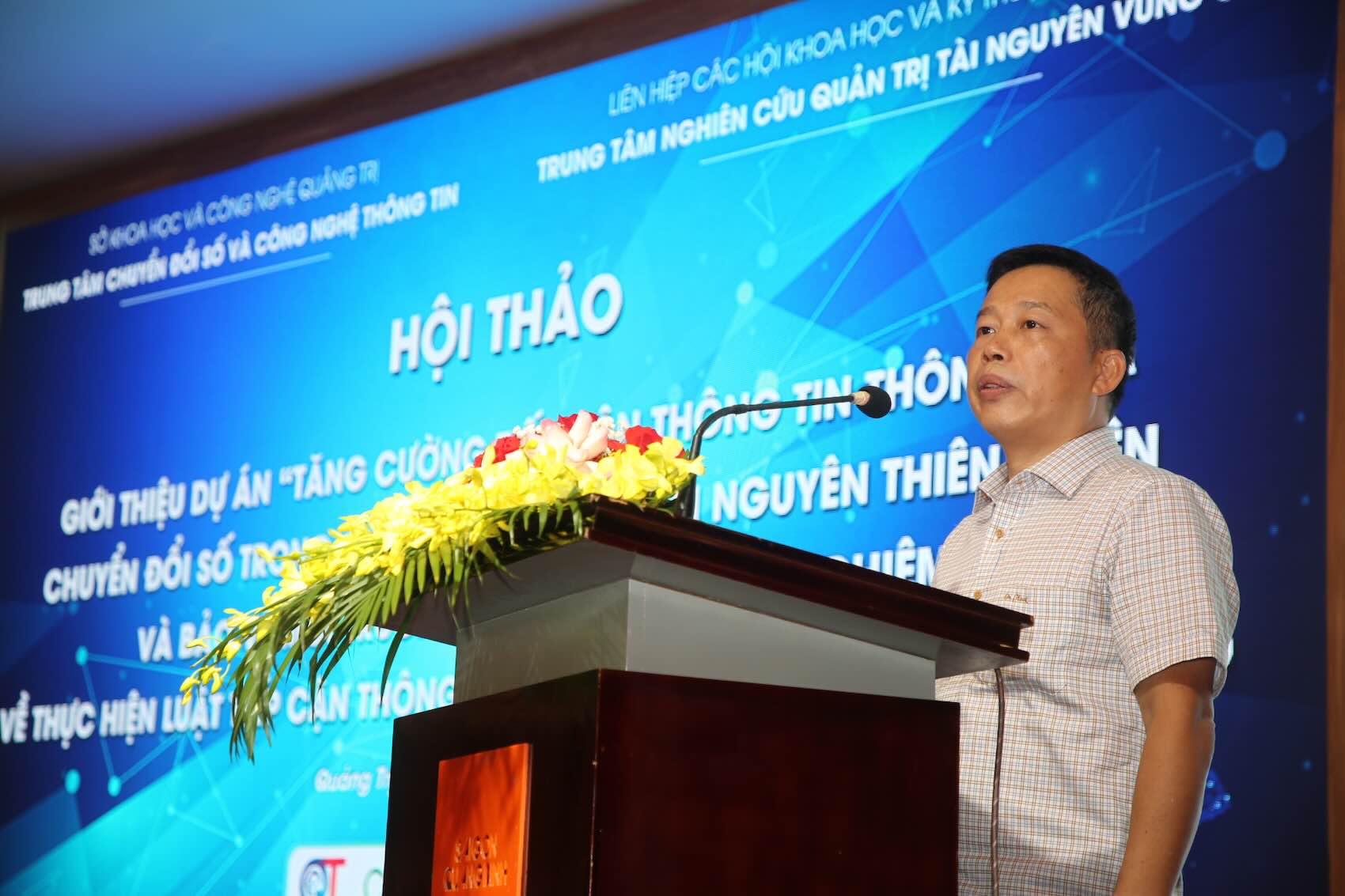 El Sr. Nguyen Xuan Ngoc - Subdirector del Departamento de Ciencia y Tecnologia de la provincia de Quang Tri habla en el seminario. Foto: Cong Sang