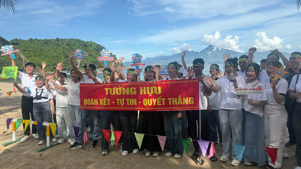 La Federation du travail de la ville de Da Nang en coordination avec le journal et la radio et la television de Da Nang organise l'enregistrement du programme 'Tan ca vui khoe' 2025. Photo : Phan Ha