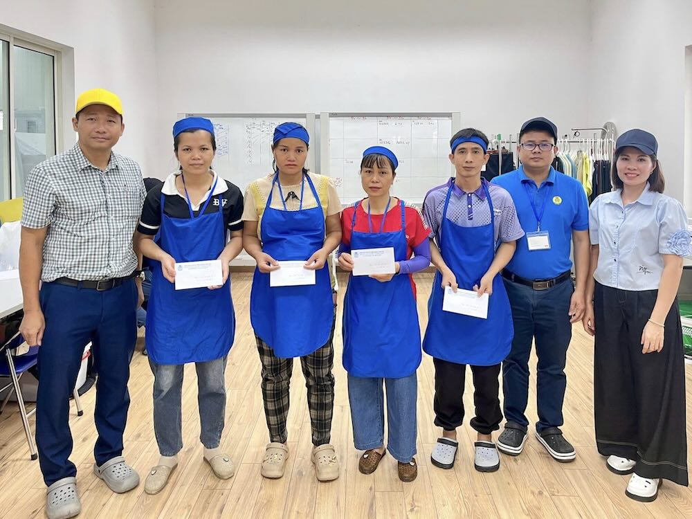 Le syndicat de Sakurai Vietnam Co. Ltd. aux cotes des membres du syndicat dans des circonstances difficiles. Photo : Sakurai Vietnam