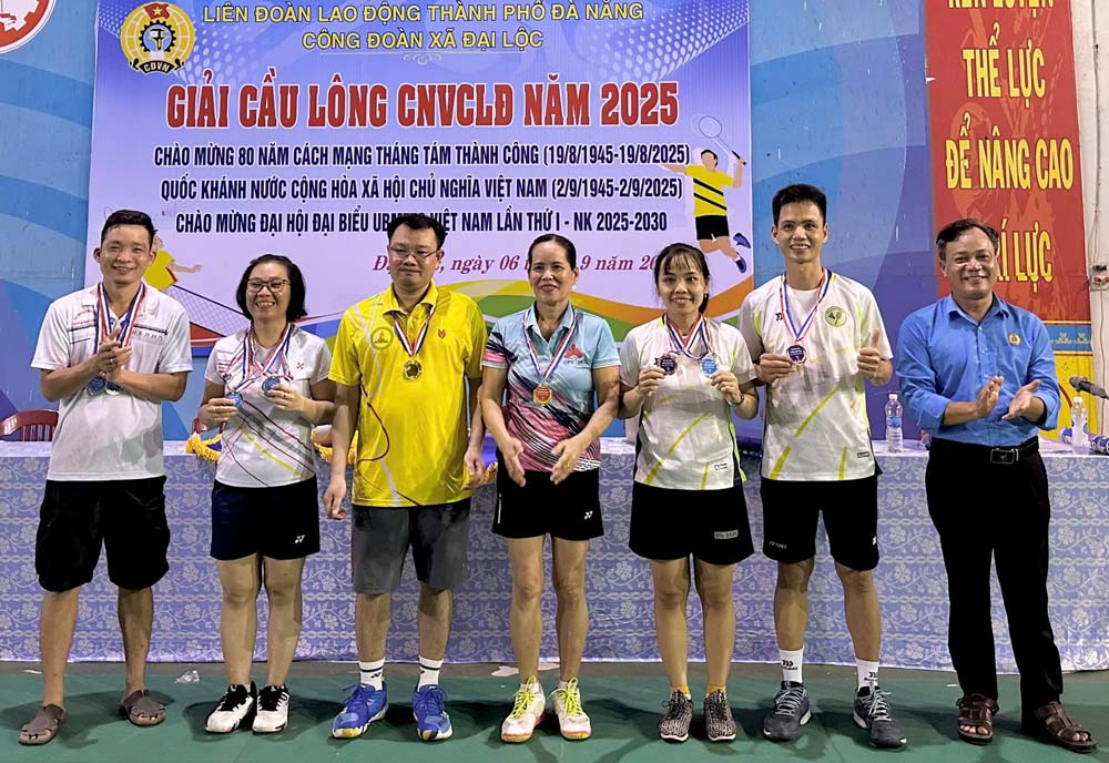 Le syndicat de la commune de Dai Loc a Da Nang organise le 1er tournoi de badminton des ouvriers et des fonctionnaires en 2025 ️. Photo : Syndicat de Dai Loc.