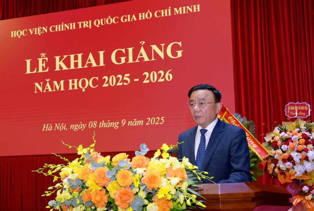 Thường trực Ban Bí thư Trần Cẩm Tú nhấn mạnh các hoạt động của Học viện Chính trị quốc gia Hồ Chí Minh cần thể hiện rõ tầm vóc, trí tuệ, bản sắc... của ngôi trường lý luận chính trị cao cấp nhất của Đảng. Ảnh: Mạnh Thắng

