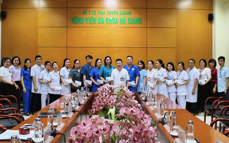 노동조합원을 위한 의미 있는 선물. 사진: 뚜옌꽝 노동조합