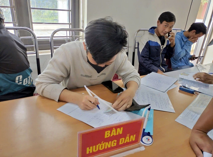 Table d'orientation pour les personnes venant effectuer des procedures administratives au Centre d'assistance administrative publique de la commune de Tua Sin Chai province de Lai Chau. Photo : Viet Dung
