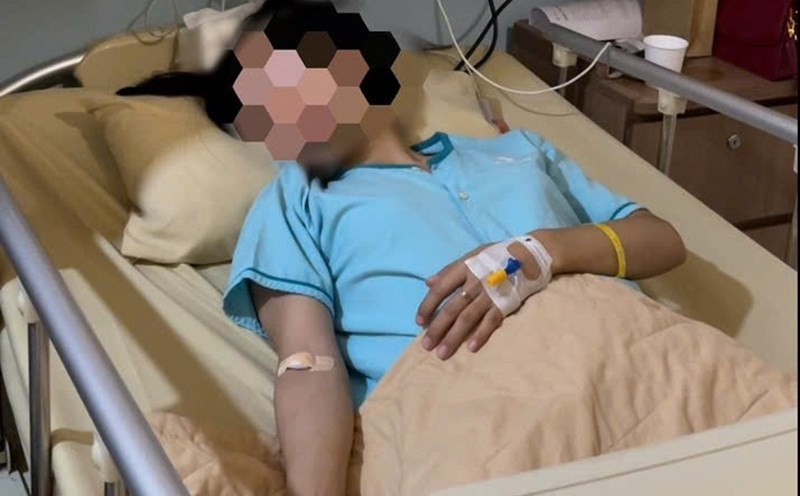 The female customer was assaulted at the dental facility and had to be hospitalized. Photo: Dong Hoang