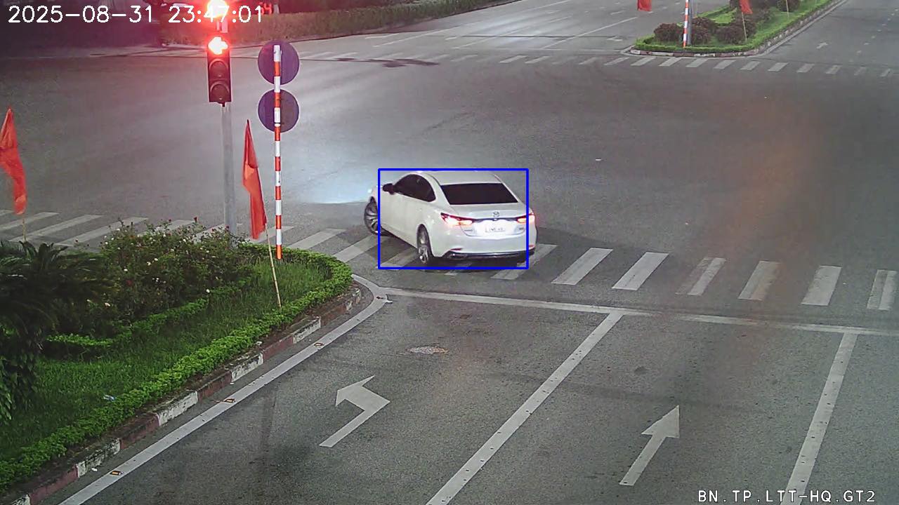 박닌에서 과태료를 부과받은 차량 소유주. 사진: 박닌 공안