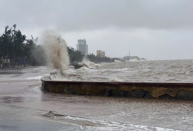 El Comite Directivo de Defensa Civil de la ciudad de Hai Phong ha emitido una carta oficial solicitando a las localidades que fortalezcan la respuesta a la tormenta numero 7. Foto: Ngoc Trinh