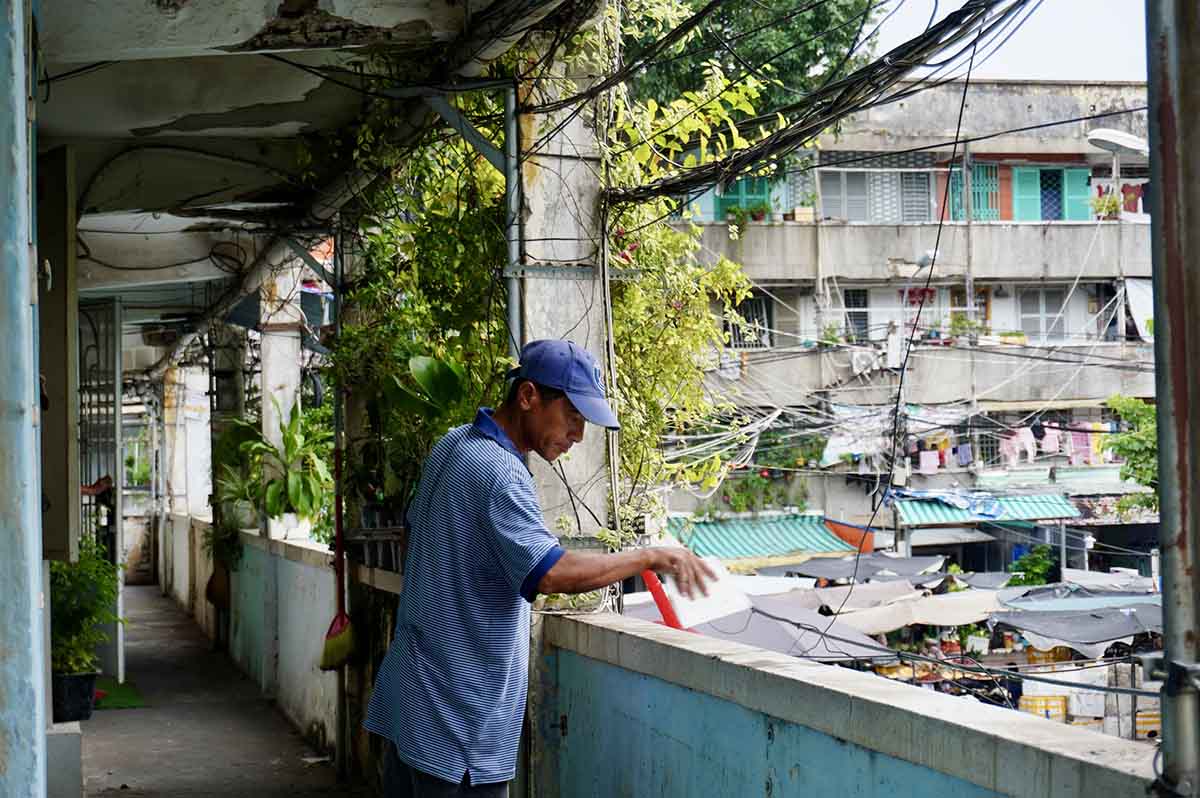 Hundreds of old apartment buildings in Ho Chi Minh City are in a state of serious degradation. Photo: Duong Anh
