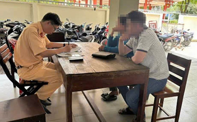 The traffic police issued a fine for driver N.H.P. Photo: PC08