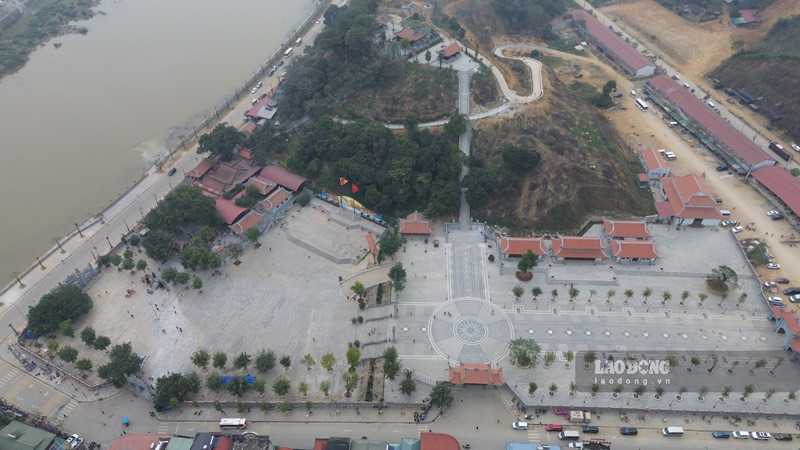 Toan canh den Bao Ha, tinh Lao Cai ben bo song Hong. Anh: Dinh Dai