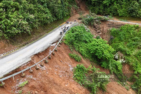 Grave glissement de terrain sur la route nationale 12 province de Dien Bien (photo prise le 1er août 2025). Photo : Quang Dat