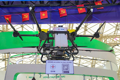 La aplicacion de la ciencia y la tecnologia y la transformacion digital siempre se presta atencion en EVNNPT. Foto: Phuc Tay