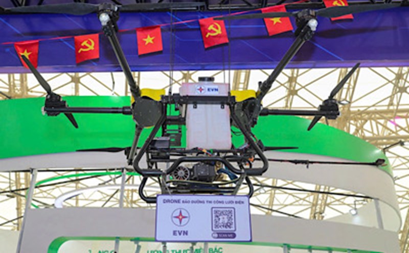 The application of science and technology and digital transformation is always focused on at EVNNPT. Photo: Phuc Tay