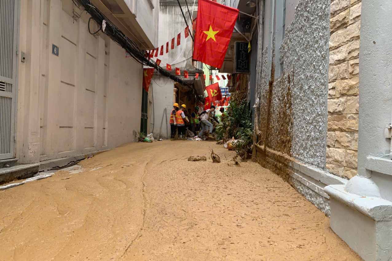 Des eboulements ont eclate dans la ruelle 7 Giang Van Minh dans l'apres-midi du 8 septembre. Photo : Trung Nguyen