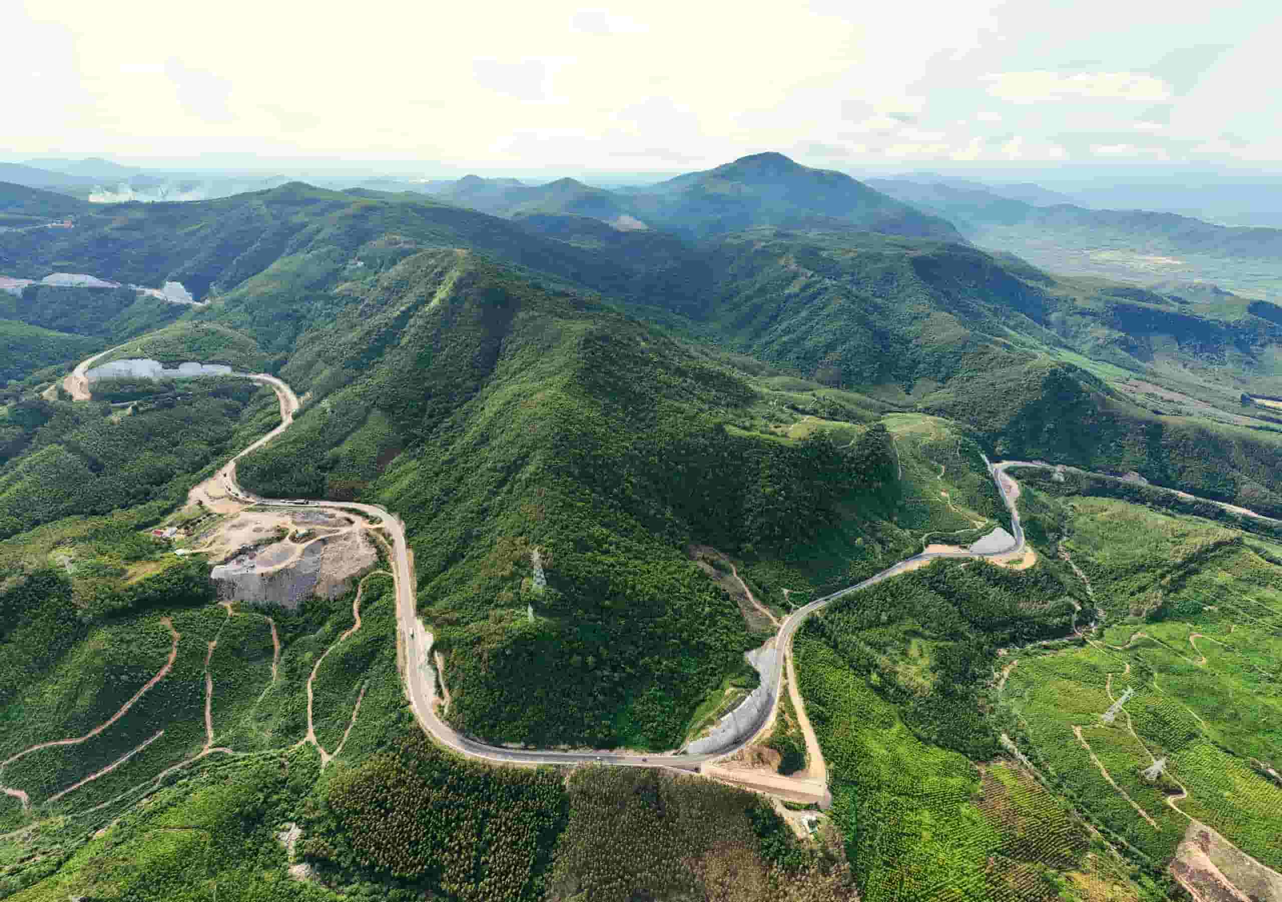 Le projet Expressway Quy Nhon - Pleiku passera la zone accidentee de Khe Pass. Photo: Thanh Tuan
