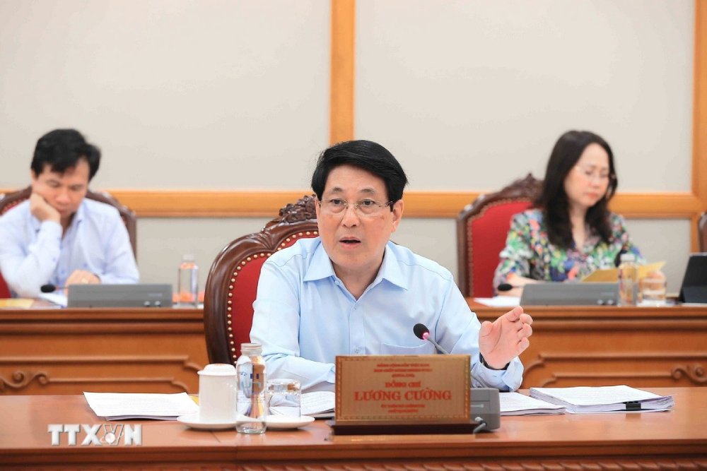 Politburo member and President Luong Cuong chaired a working session of Working Group No. 1 with the Standing Committee of Dong Nai and Phu Tho Provincial Party Committees on preparations for the Party Congresses of the provinces. Photo: VNA