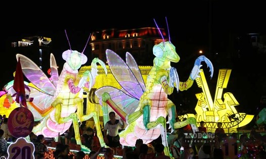 Màn rước đèn Trung thu tại Đêm hội Thành Tuyên ở Tuyên Quang. Ảnh: Việt Bắc