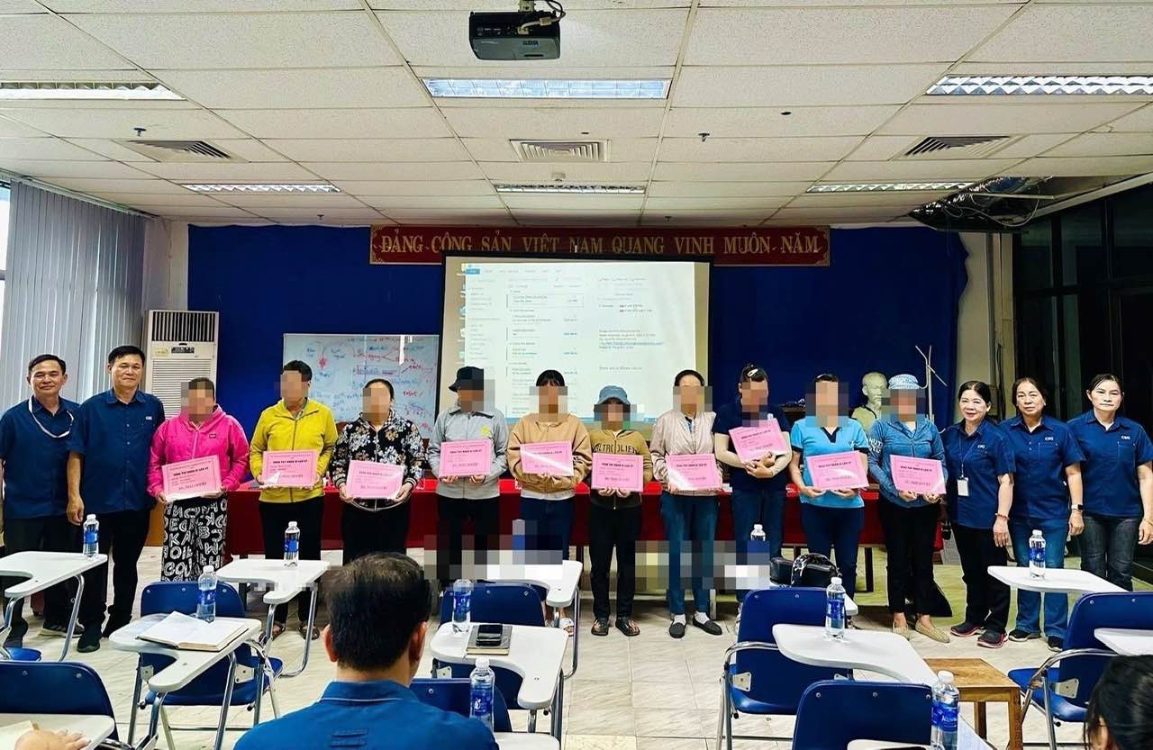 Le syndicat de base de la societe Chang Shin Vietnam Co. Ltd. (Dong Nai) remet un soutien aux membres du syndicat et aux travailleurs. Photo : Syndicat de la societe