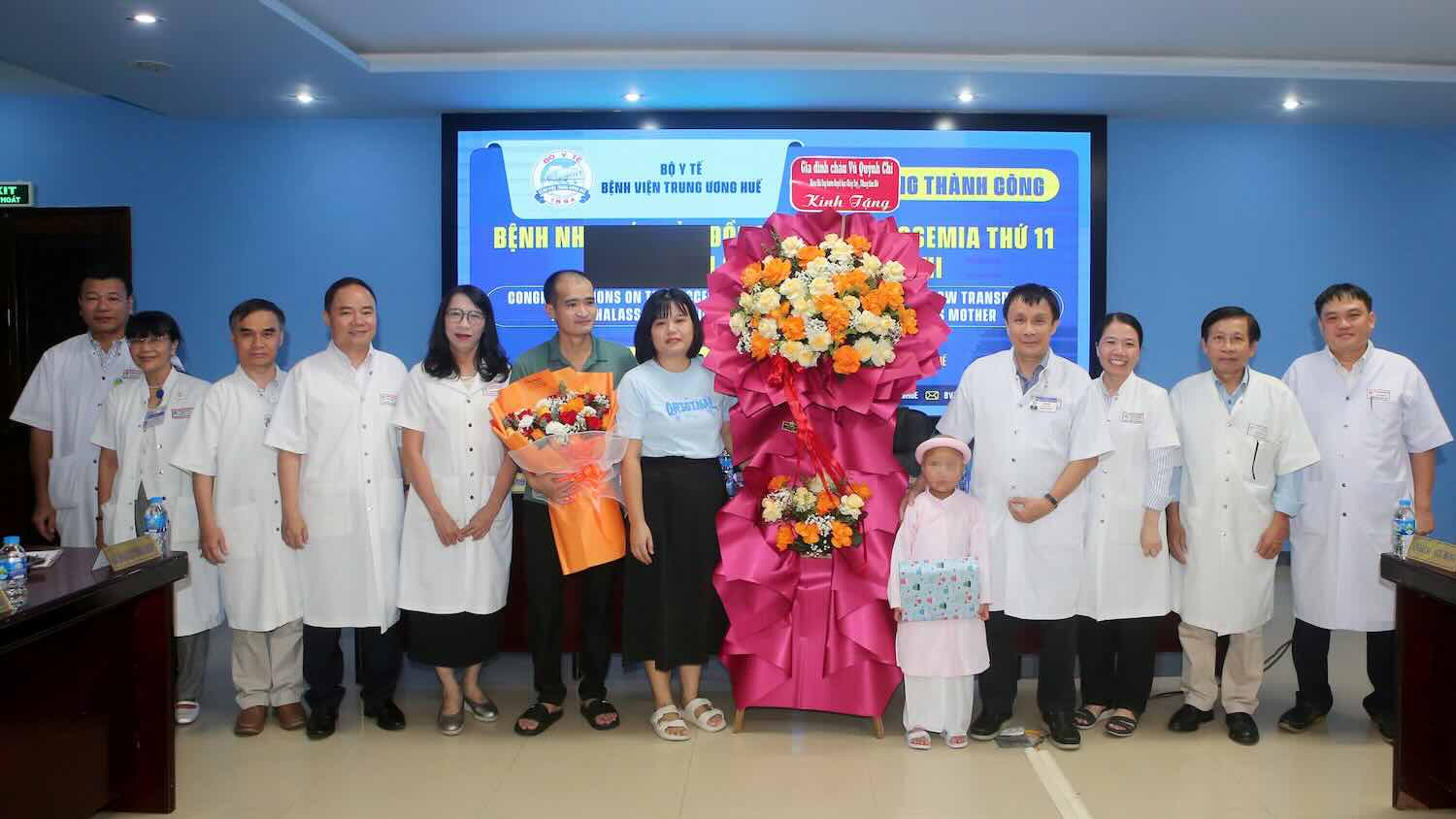 The child with a bone marrow transplant was discharged from the hospital. Photo: Lan Huong.