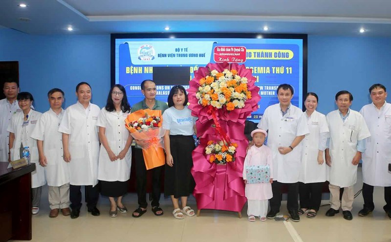 The child with a bone marrow transplant was discharged from the hospital. Photo: Lan Huong.