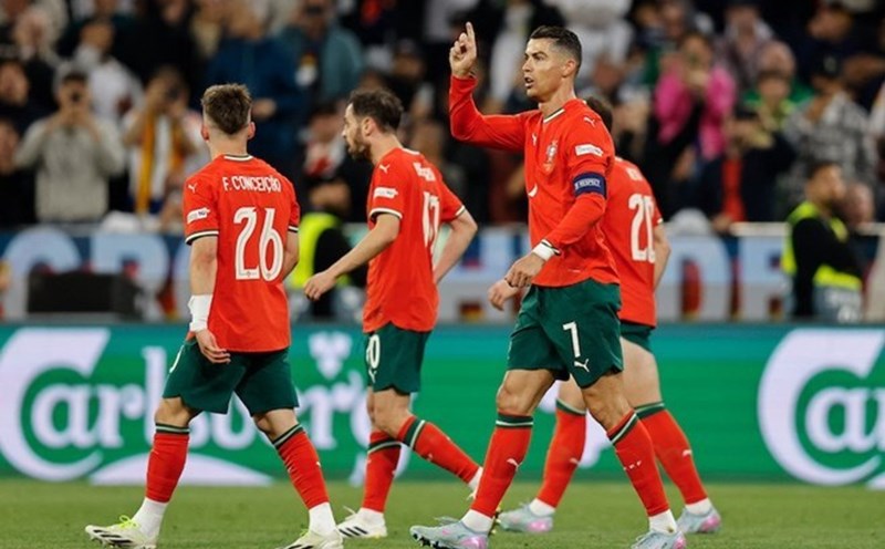 Today's football match schedule is notable for the Hungary - Portugal match. Photo: AFP