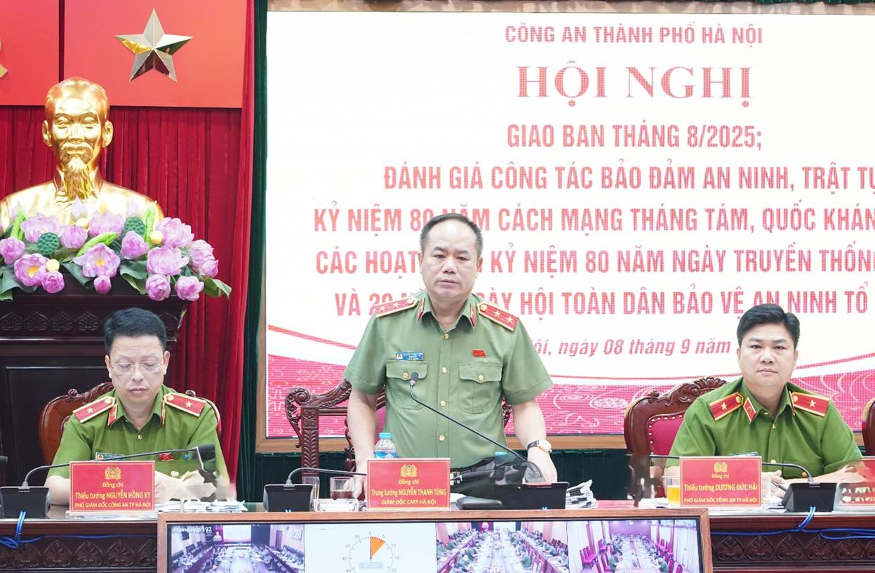 Le lieutenant-general Nguyen Thanh Tung directeur de la police de la ville de Hanoï preside la conference. Photo : Police de Hanoï