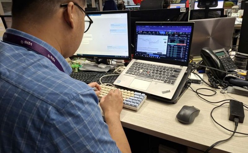 VN-Index accumulated around 1,700 points, an opportunity in the new group. Photo: Luc Giang