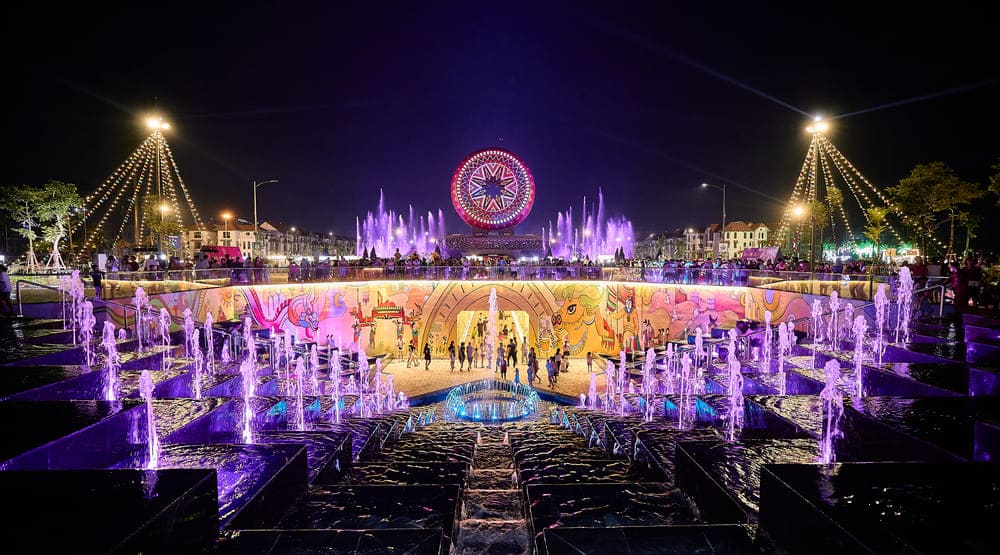 Show nhac nuoc quy mo tai Quang truong Cong vien Le hoi thuoc KDT Sun Urban City