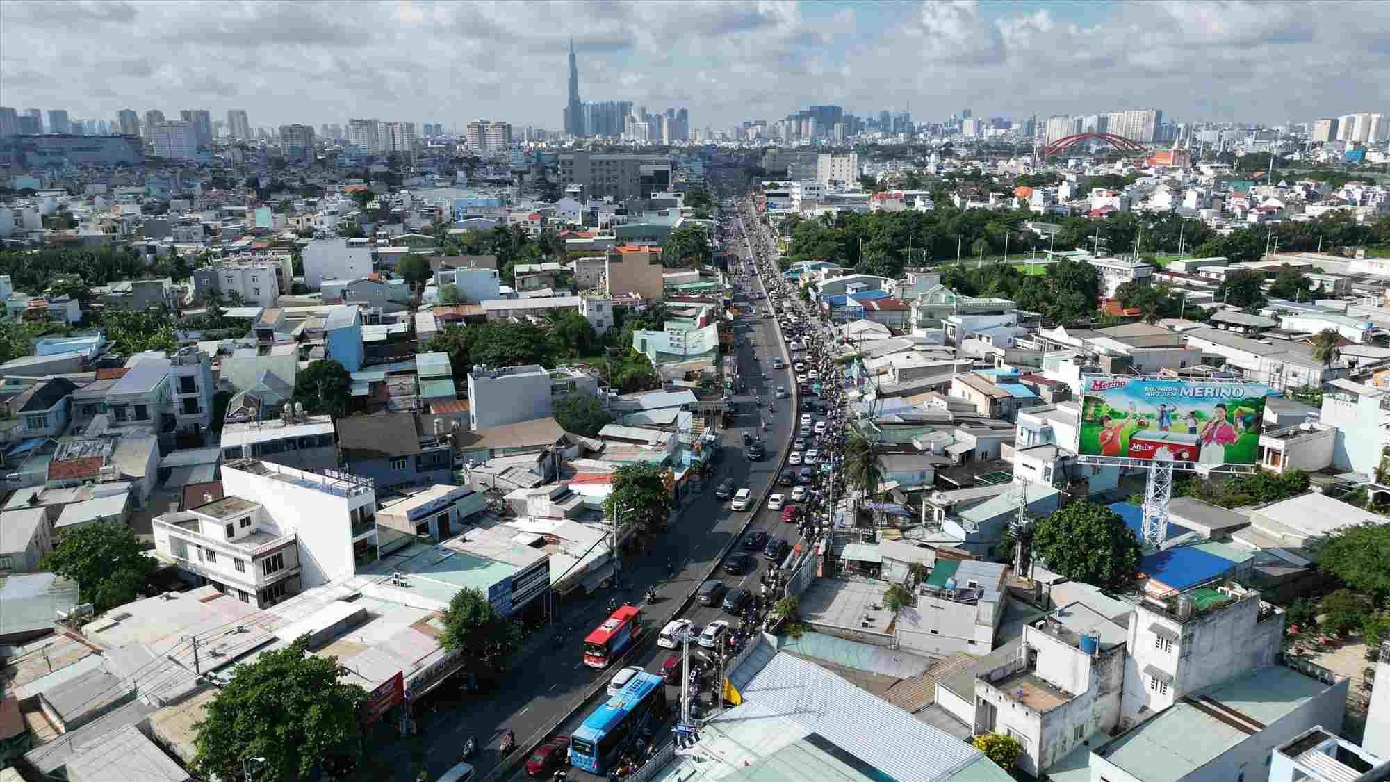 The Department of Land Management responds to people reclaiming land to build national highways. Photo: Minh Quan