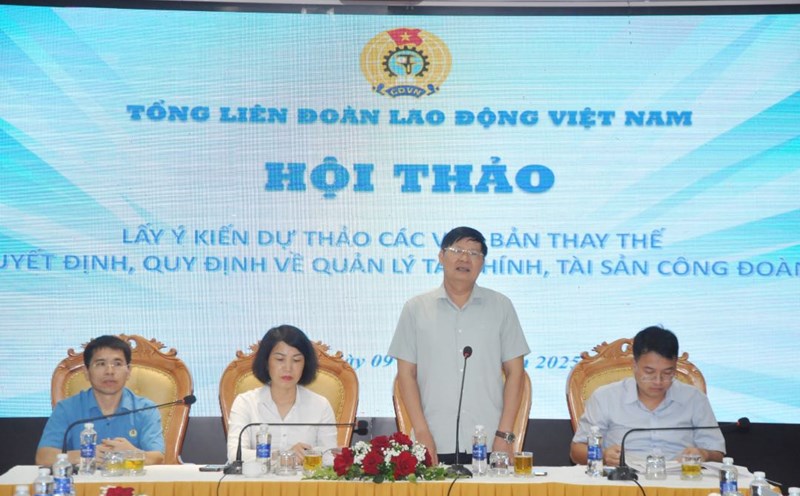 Mr. Phan Van Anh - Vice President of the Vietnam General Confederation of Labor spoke at the workshop. Photo: Bao Han