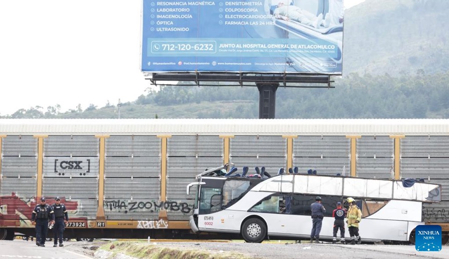 The accident between a train and a bus left more than 70 people injured and dead in Mexico. Photo: Xinhua