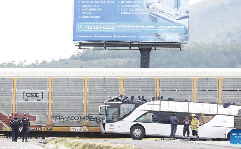 The accident between a train and a bus left more than 70 people injured and dead in Mexico. Photo: Xinhua