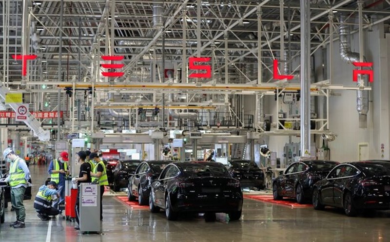 Before Vingroup, Tesla (photo) and many other large corporations also sued customers and bloggers related to reporting false information. Photo: Xinhua
