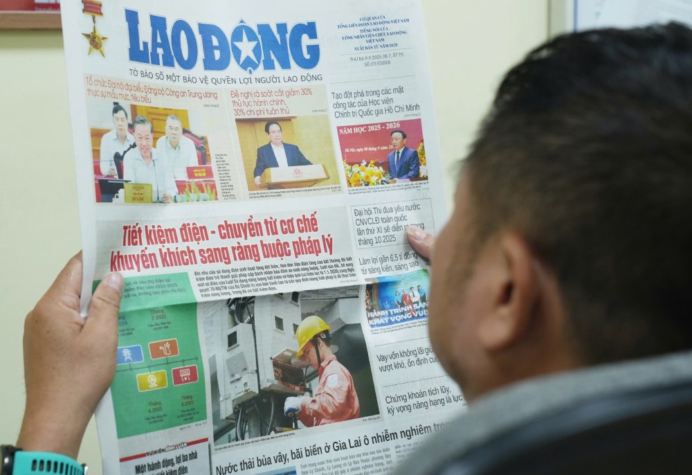Le journal Lao Dong a apporte de nombreuses innovations en termes de contenu et de forme d'augmentation de la quantite de propagande sur les ouvriers et les syndicats... Photo : Huu Chanh