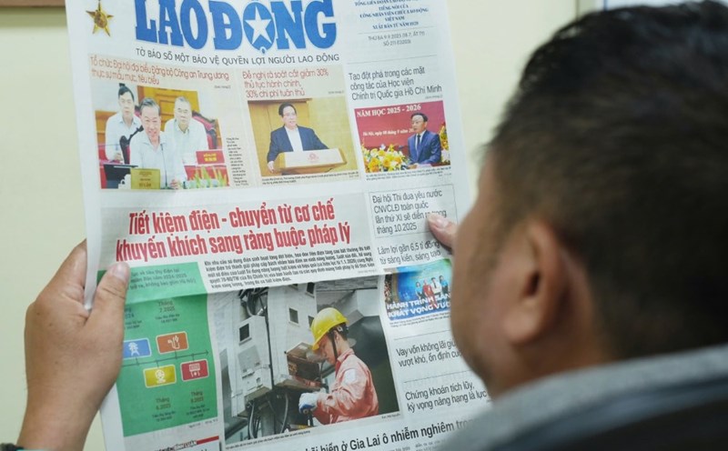 Lao Dong Newspaper has made many innovations in content and form, increasing the capacity of propaganda about workers and trade unions... Photo: Huu Chanh