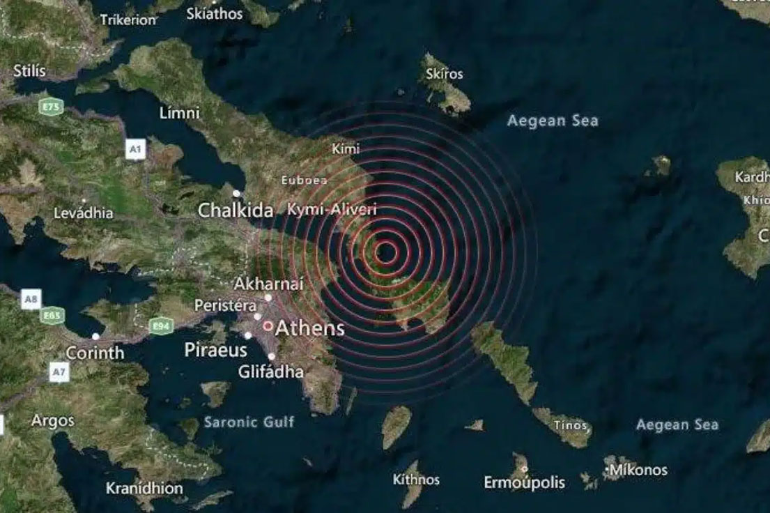 붉은색 영역은 9월 9일 그리스 에비아 섬 앞바다에서 지진이 발생한 곳입니다. Google 위성 사진