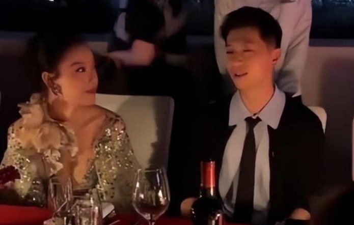 Van dong bong ban Ma Long (