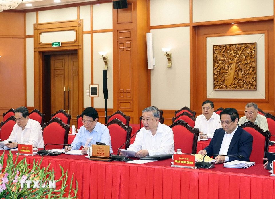 Tong Bi thu To Lam va cac lanh dao Dang, Nha nuoc tai buoi lam viec. Anh: TTXVN
