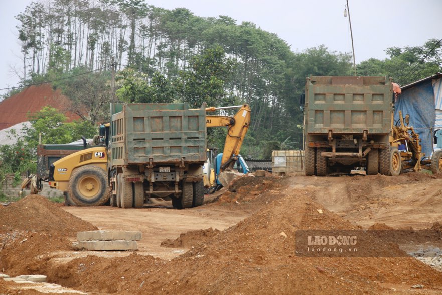 May moc, phuong tien huy dong trien khai thi cong. Anh: Nguyen Hoan.